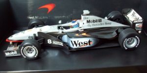Minichamps McLaren MP4-13 Hakkinen 1:18